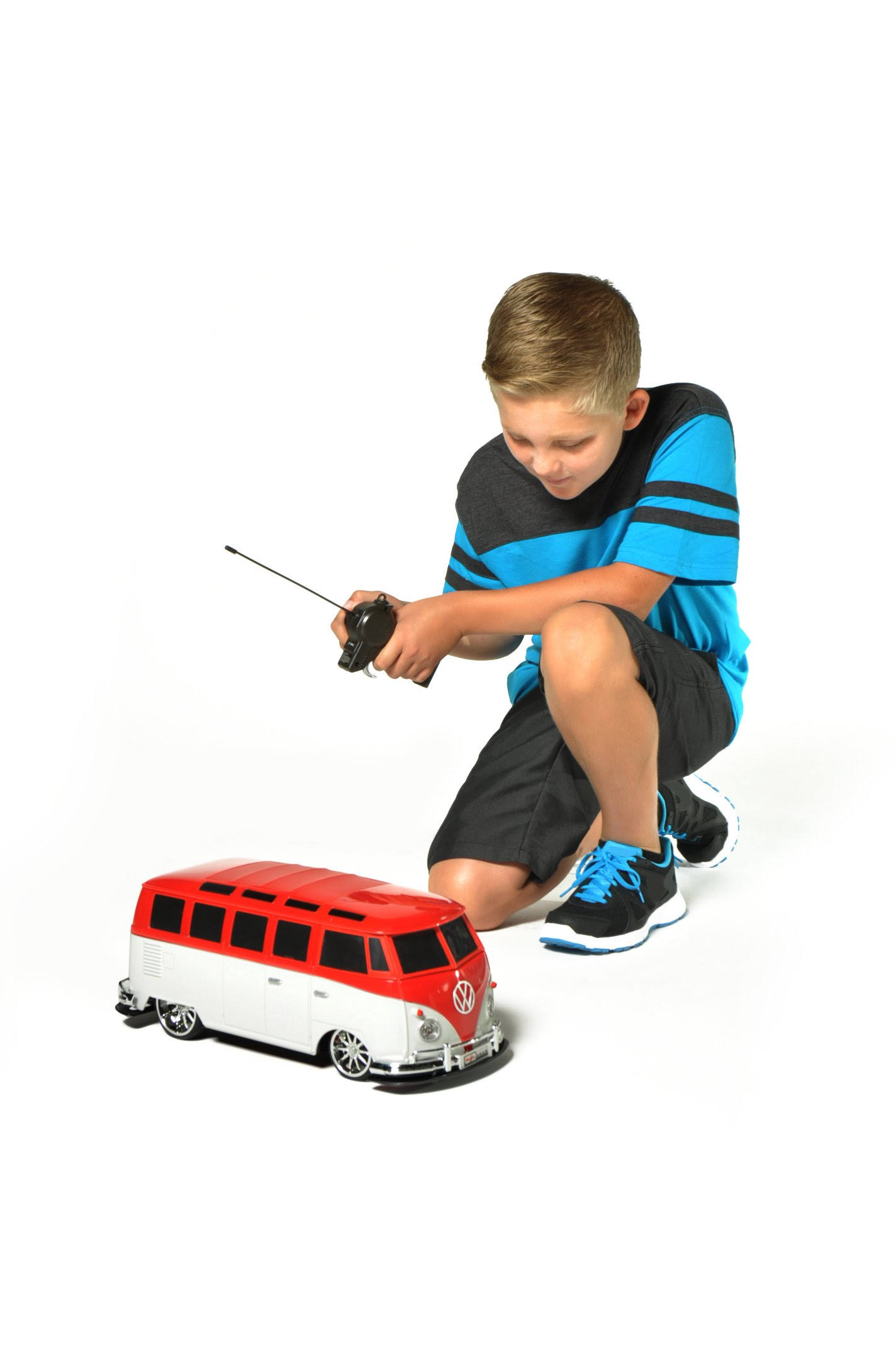 Maisto RC 110 Scale Volkswagen Van Samba Radio Control Vehicle, Red