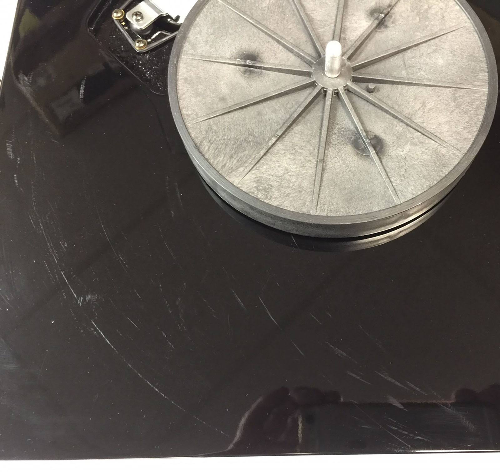 Pro-Ject Debut Carbon DC Gloss Black Open Box Turntable w/ Minor Cosmetic Damage