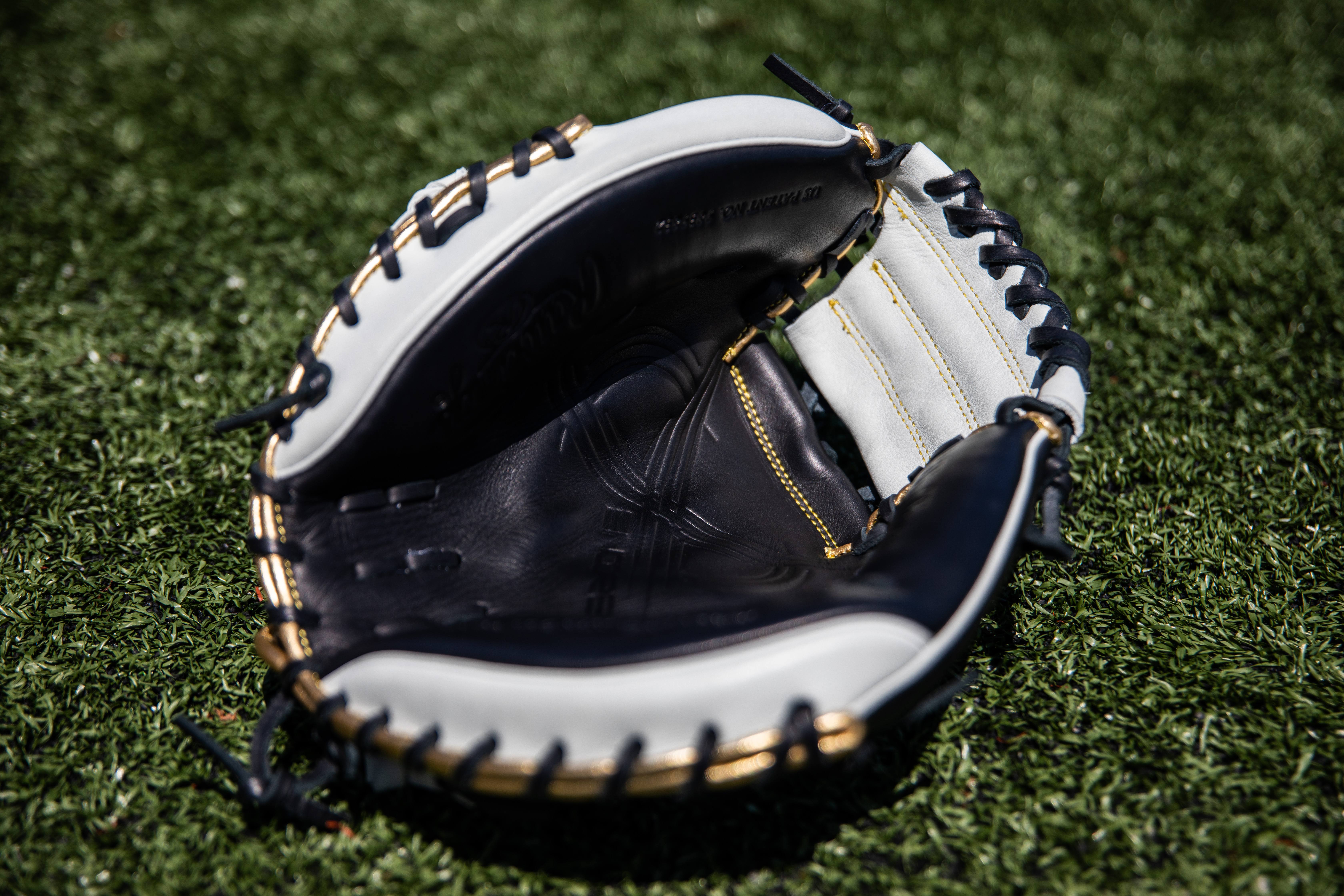 Rawlings 32x22 Encore Catcher&s Mitt, ECCM32-23BW