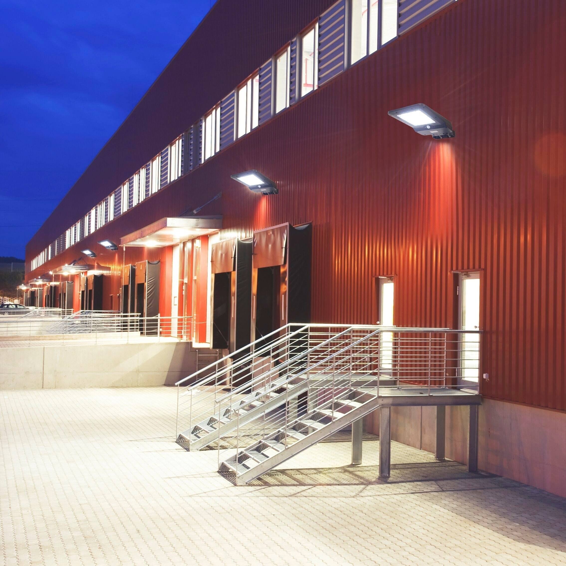 Wagan Tech Solar + LED Floodlight 1600
