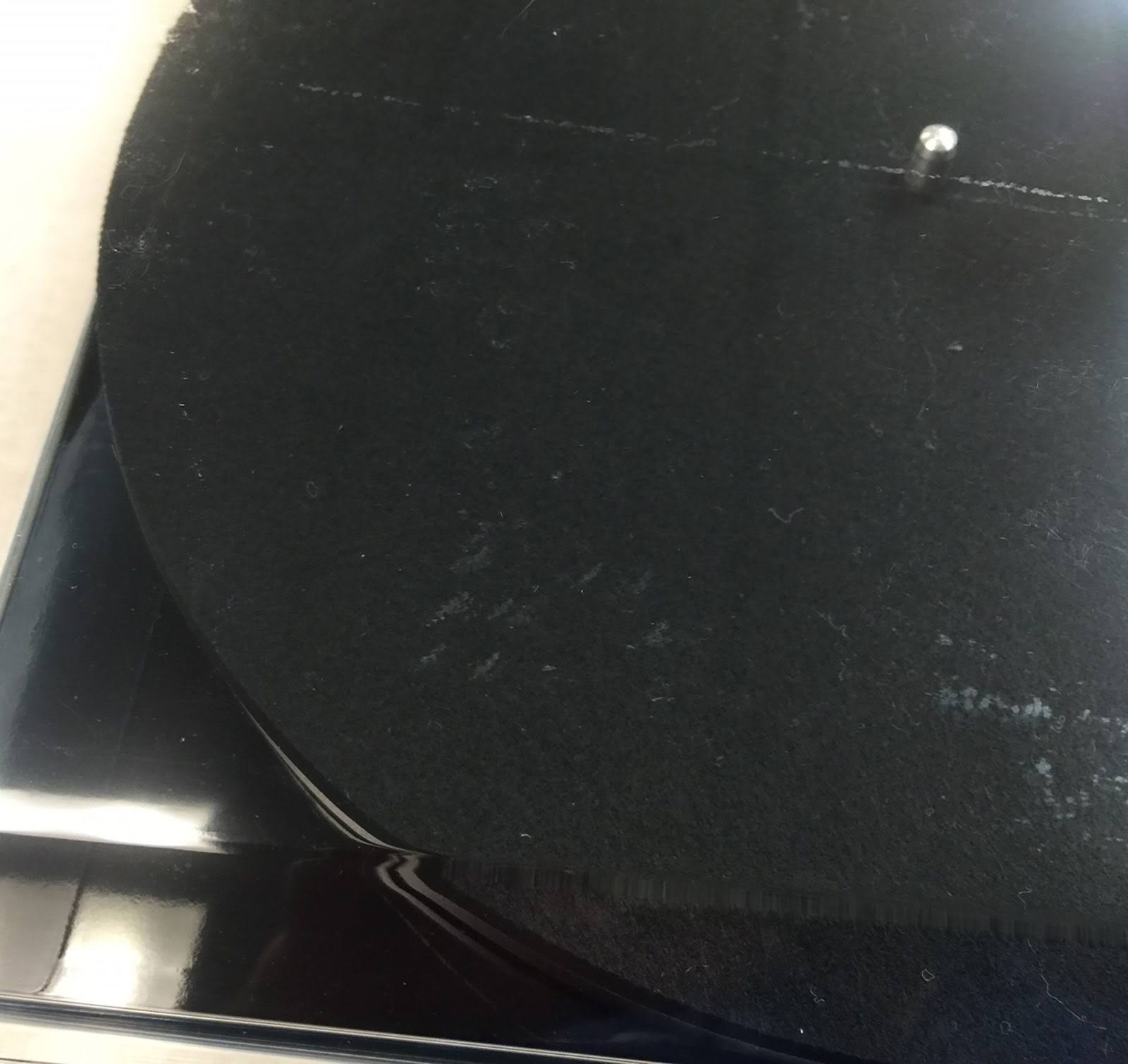 Pro-Ject Debut Carbon DC Gloss Black Open Box Turntable w/ Minor Cosmetic Damage