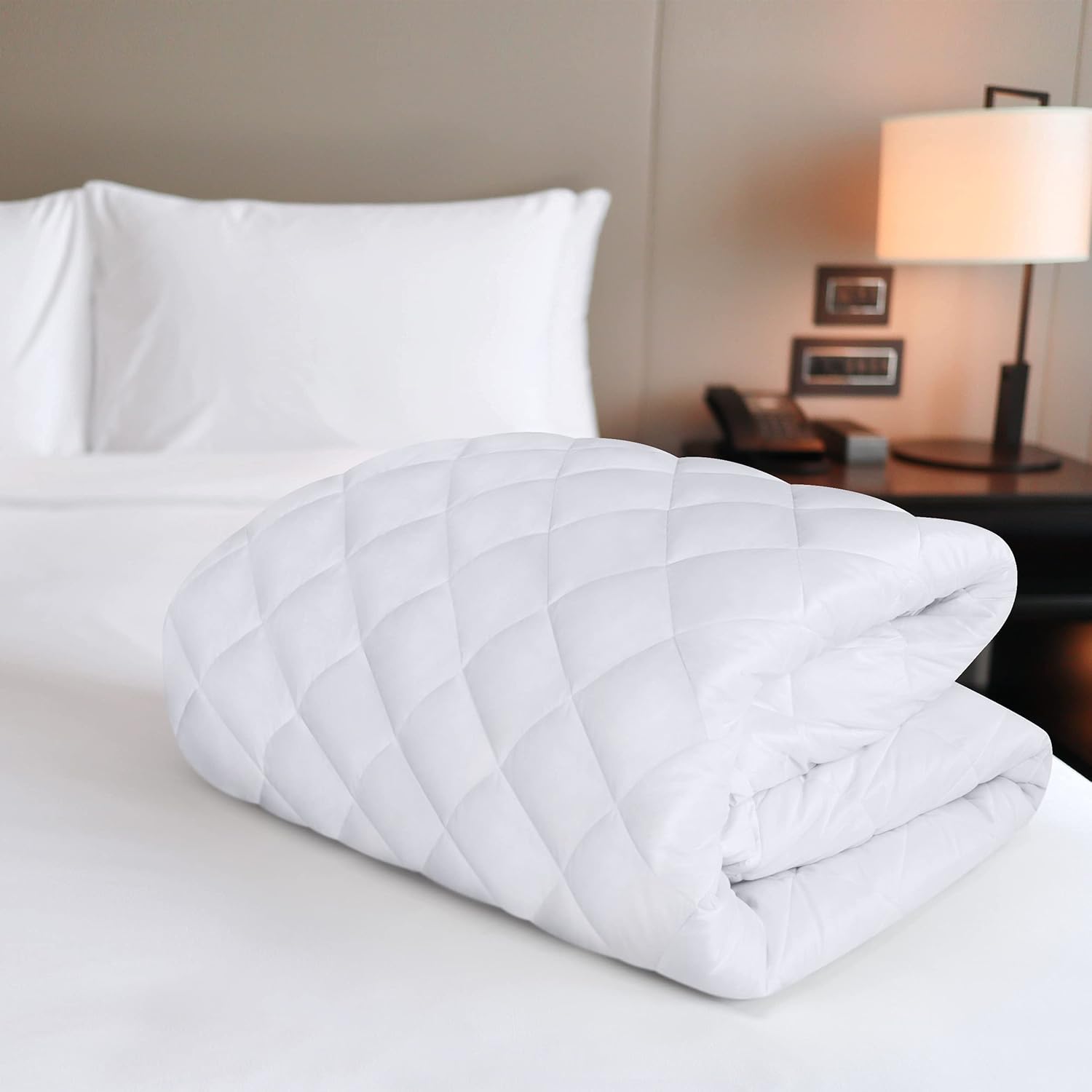 Utopia Bedding Quilted Fitted Mattress Pad (California King) - Elastic Fitted Mattress Protector - Mattress Cover Stretches up to 16 Inches Deep