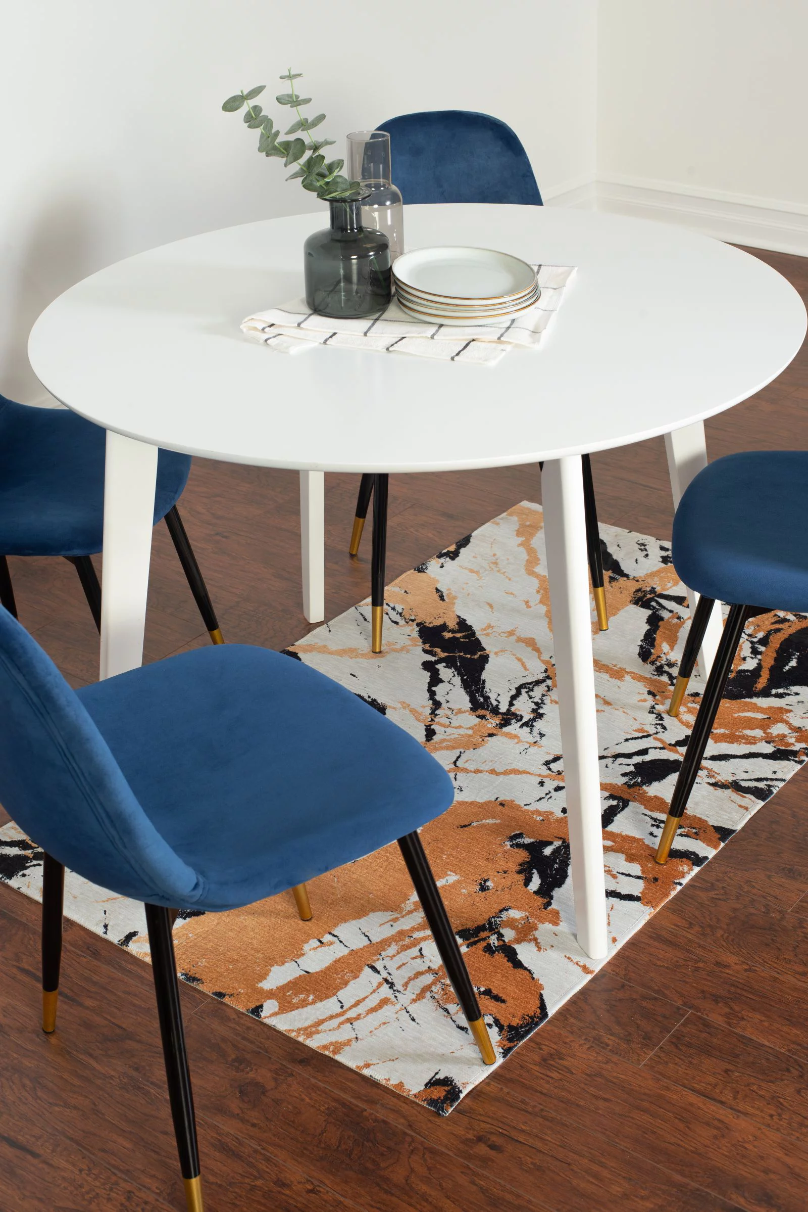 Roundhill Furniture Lassan Contemporary 5-Piece Dining Set, White Round Dining Table with 4 Chairs, Blue