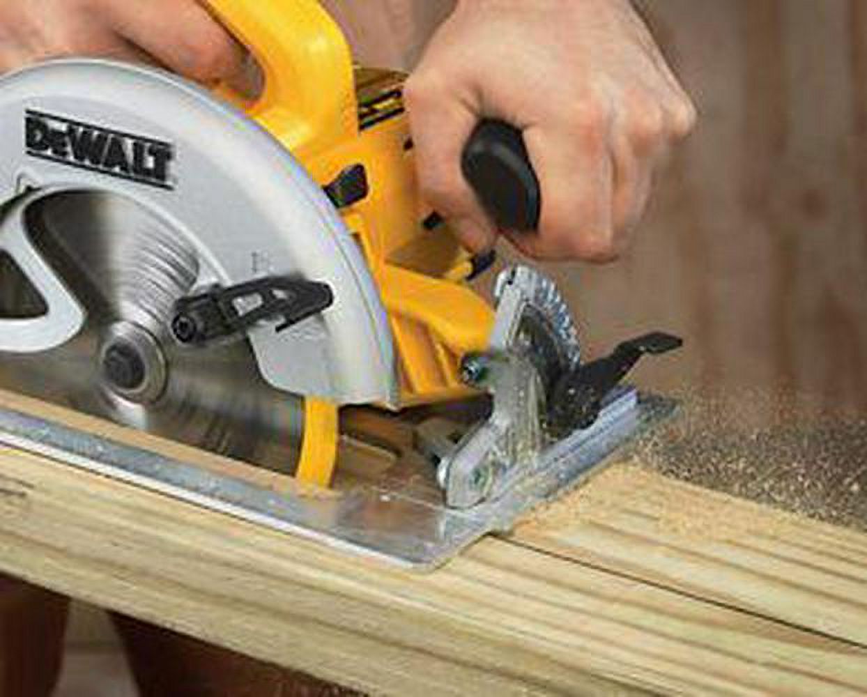 DeWALT DWE575 15A Corded 7-1/4 in. Lightweight Circular Saw