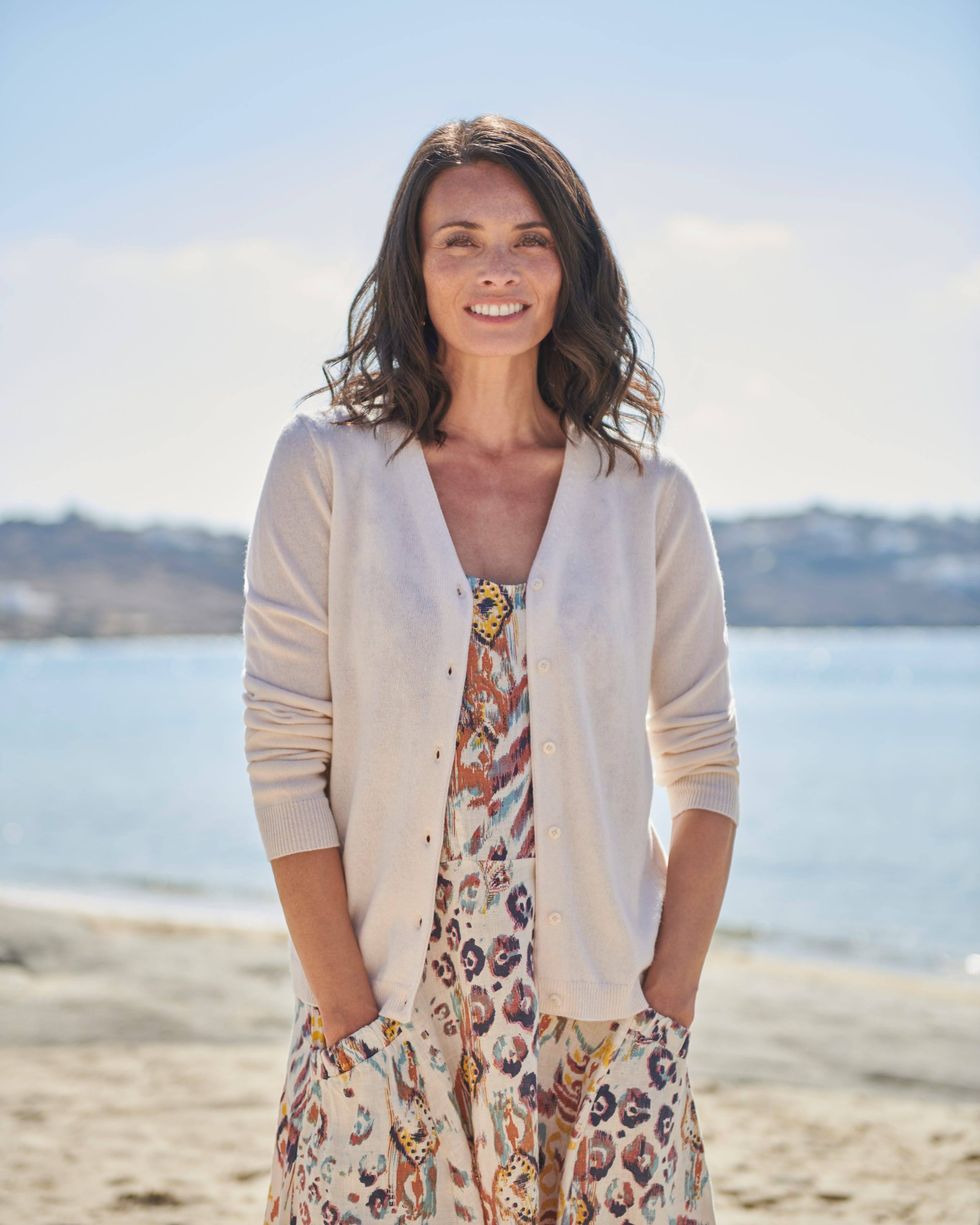 Woolovers Womens Cashmere Merino Classic V Neck Cardigan