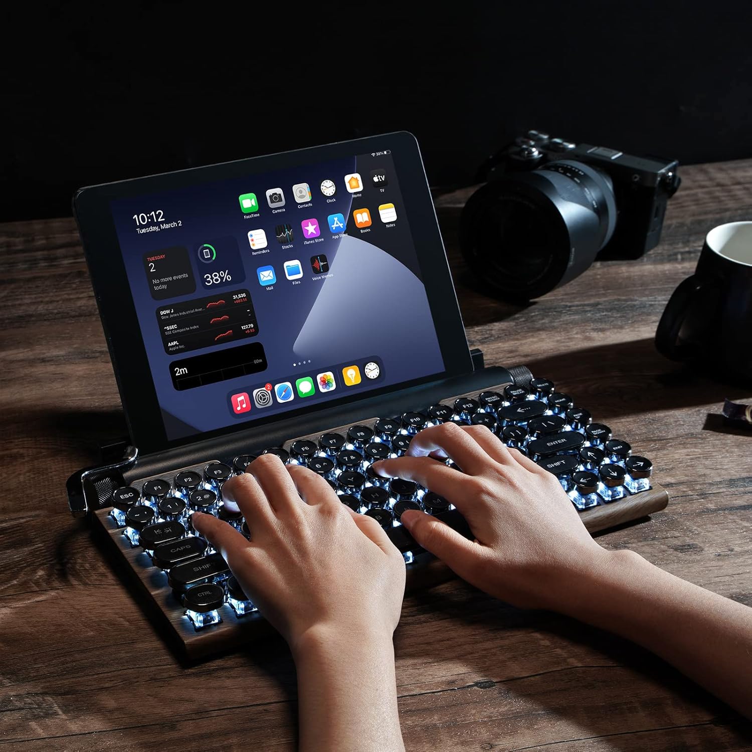 Retro Typewriter Keyboard with White Lighting, Multi-Device Bluetooth Wireless & Wired Aesthetic Mechanical Keyboard for Computer/Laptop/Tablets