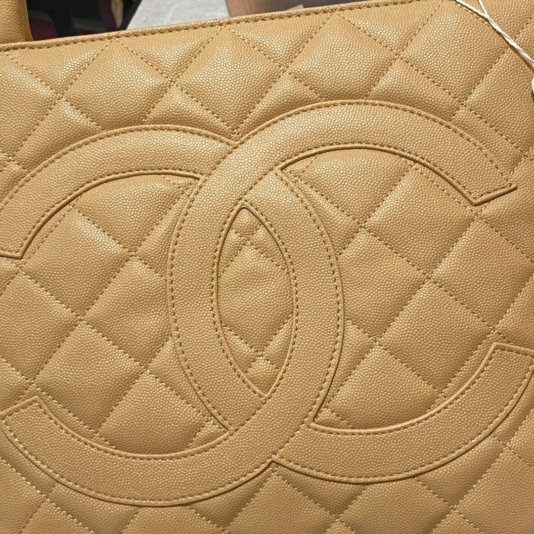 Chanel Medallion Tote Gold Hardware Caviar Yellow For Women, Women&rsquo;s Handbags, Shoulder Bags 15.6in/32cm
