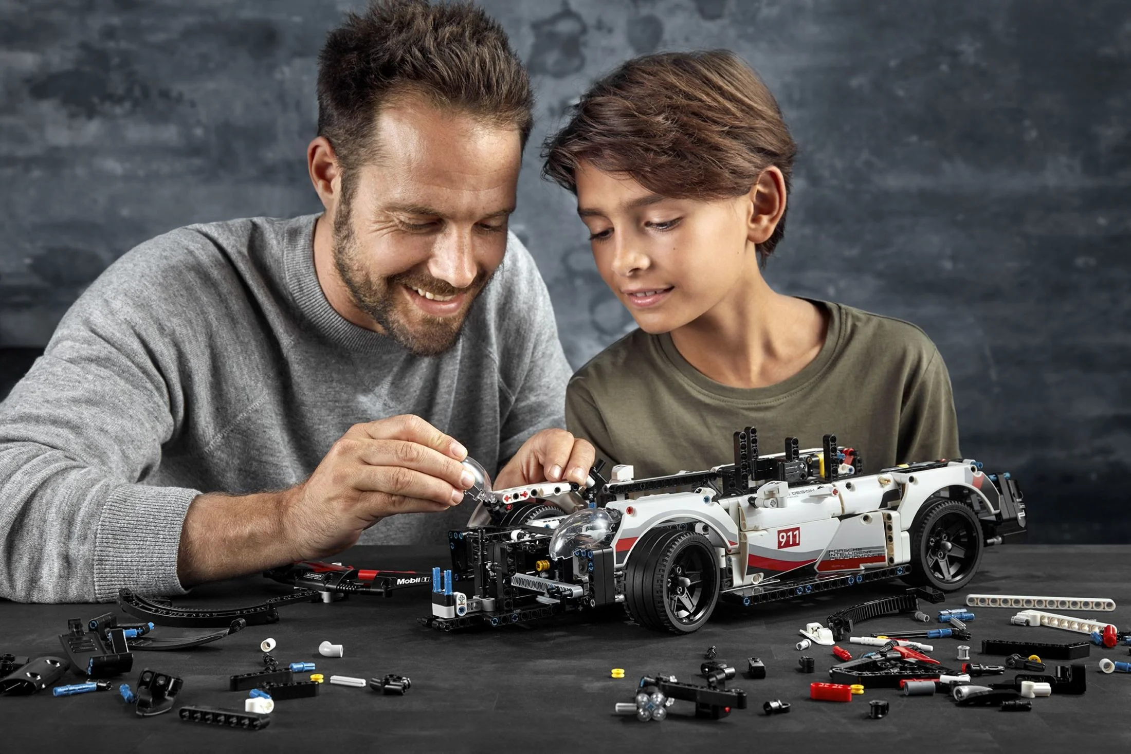 LEGO Technic Porsche 911 RSR Race Car Model Building Kit 42096, Advanced Replica, Exclusive Collectible Set, Gift for Kids, Boys & Girls