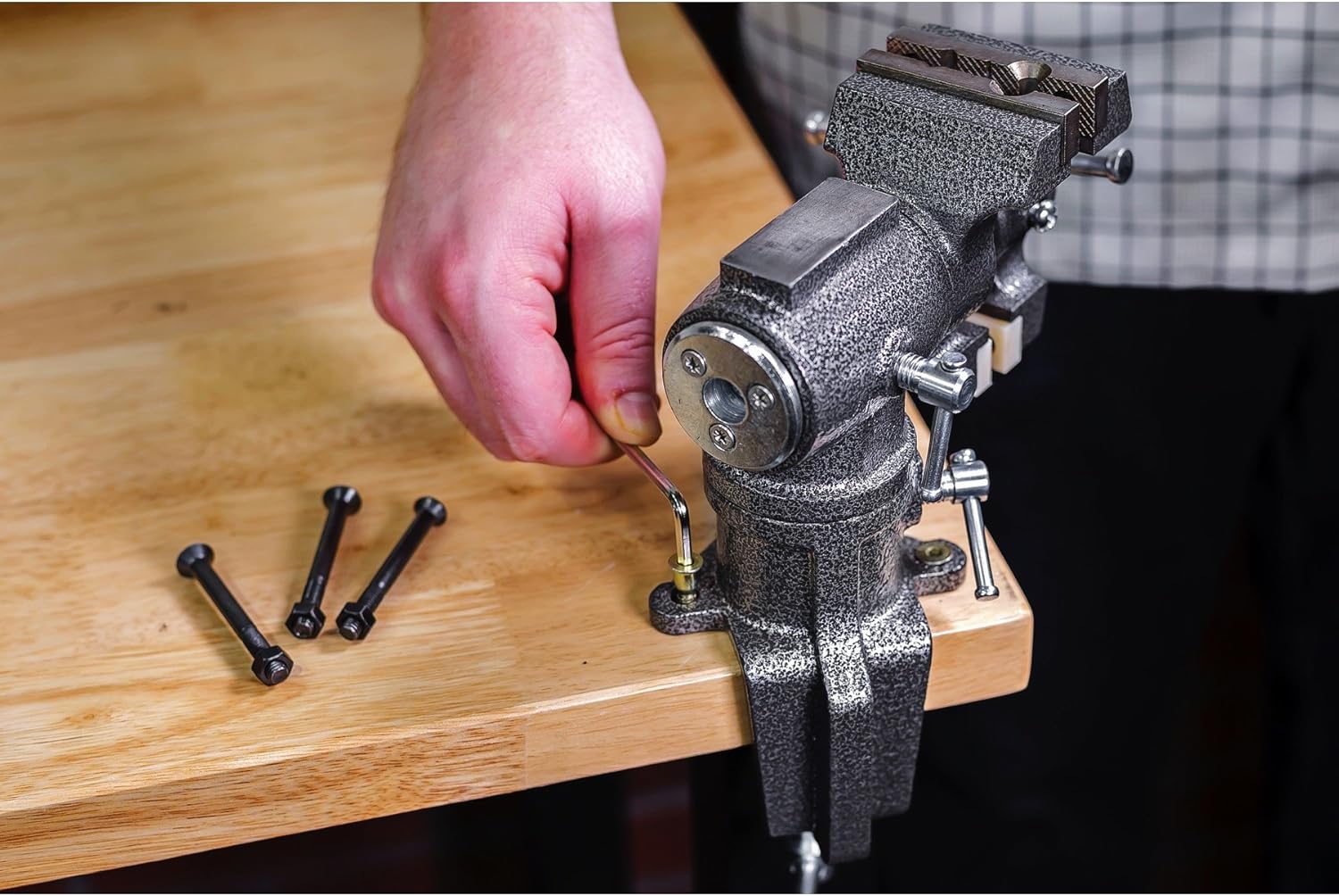 2-1/2 inch Mini Jaw Portable Clamp-on Table Bench Third Hand Vise Swivels and Rotates 360°, 1-1/2 inch and 2-1/2 inch Jaws, Soft Jaw Covers, Jewelry