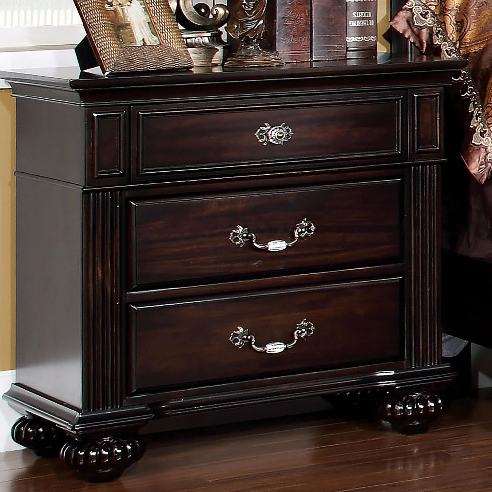 CoSoTower 1Pc Nightstand Only Traditional Dark Walnut Solid Wood 3-Drawers Ball Bearing Metal Glides Antique Brass Handles W/ Acrylic Accent Bedroom