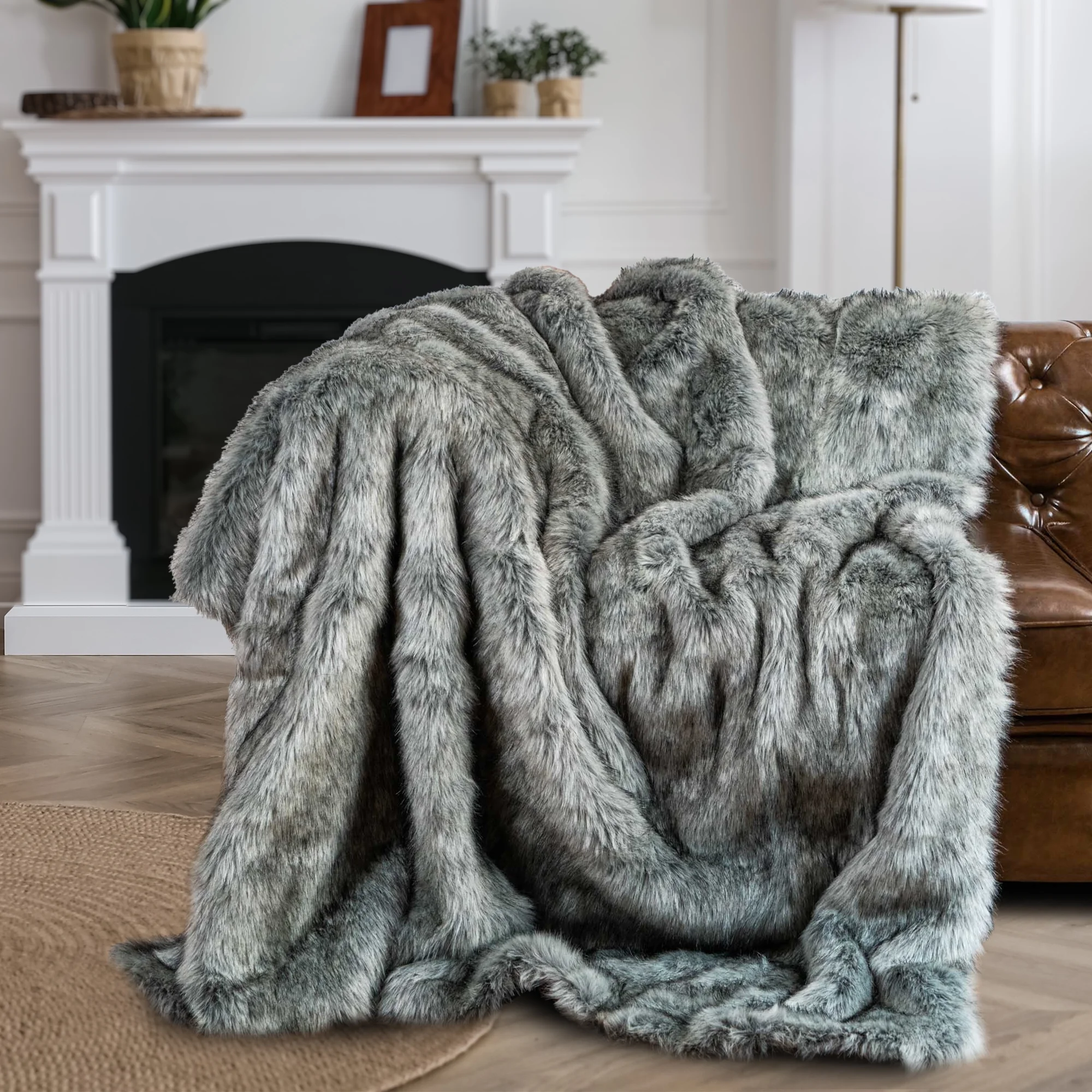 Battilo Luxury Faux Fur Blanket, Extra Large Faux Fur Throw Blankets for Sofa, Bed, Super Soft, Fluffy, Decorative Bed Blanket, Perfect Gift