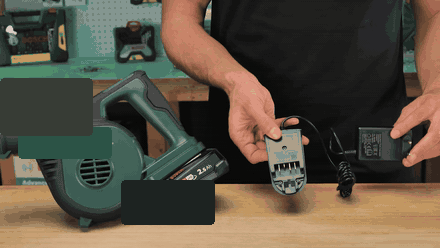 Real 18V battery installation demonstration