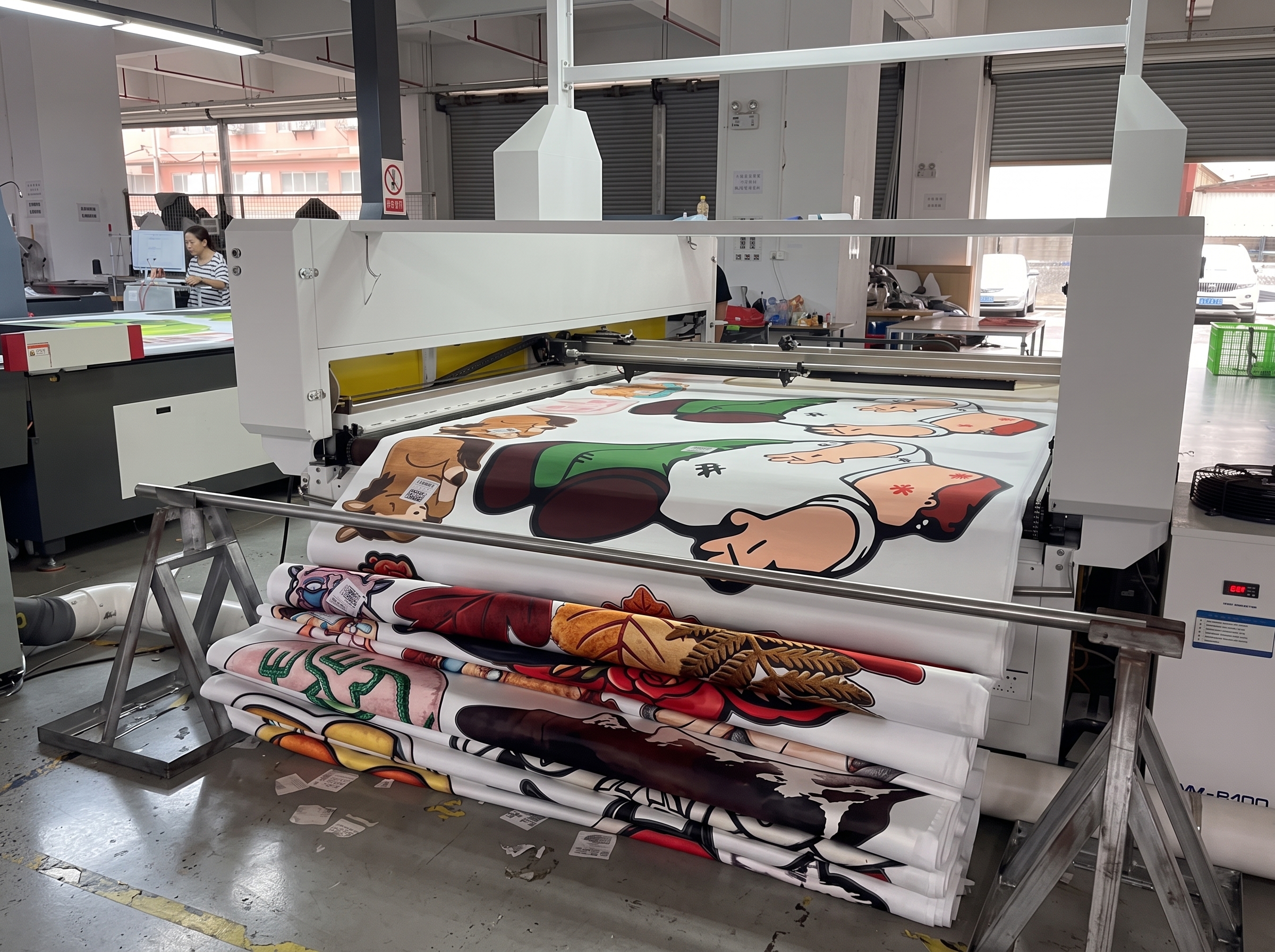 Large-format rug printing machine producing custom printed rugs in our workshop for wholesale production.

