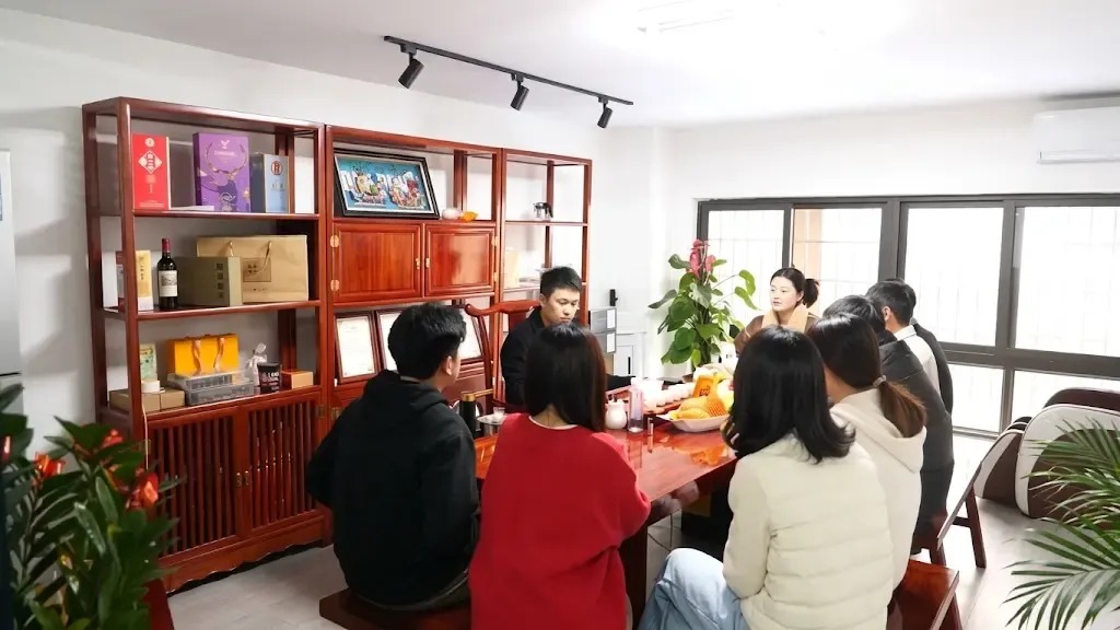 B2B business meeting, custom product consultation, OEM ODM project planning, wholesale order discussion, product development team, supplier collaboration
