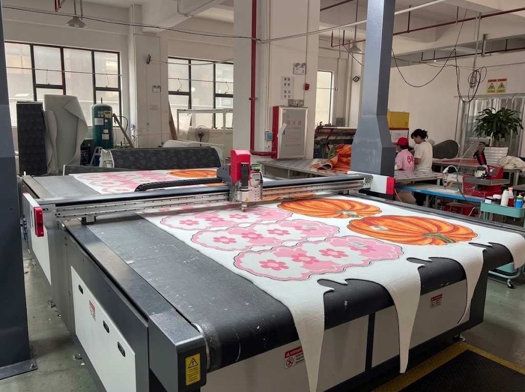 custom rug production, printed rug workshop, rug finishing process, custom shape rug factory, wholesale rug manufacturer, OEM rug supplier, dropshipping rugs
