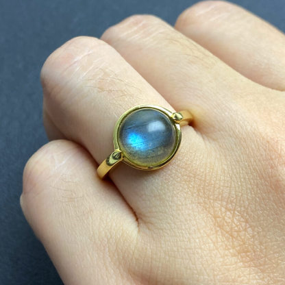 Lira Round Bezel Natural Labradorite Sterling Silver Ring