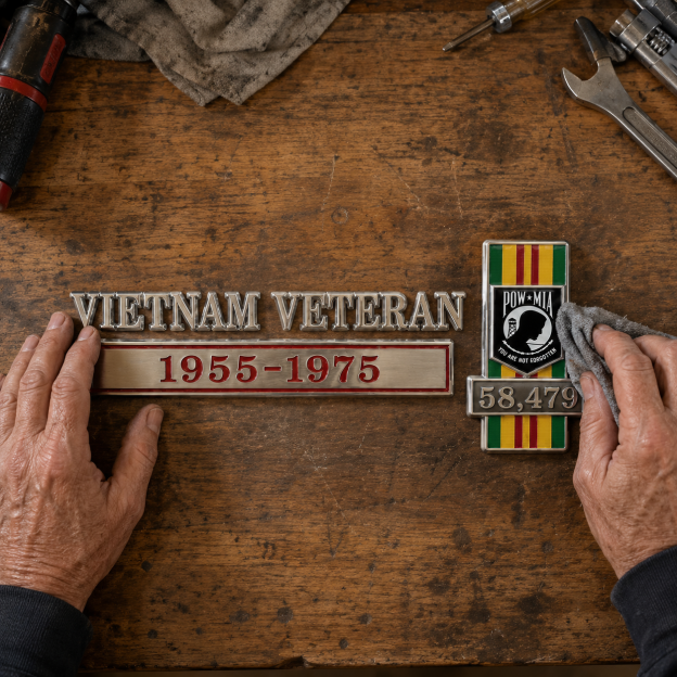 🇺🇸 Vietnam Veteran 1955–1975 Memorial Car Emblem Metal Badge