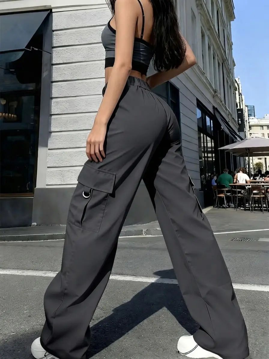 Women’s cargo pants with front button closure and pocket design