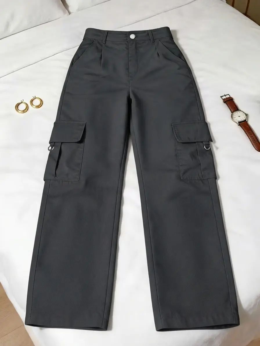 Women’s cargo pants with front button closure and pocket design