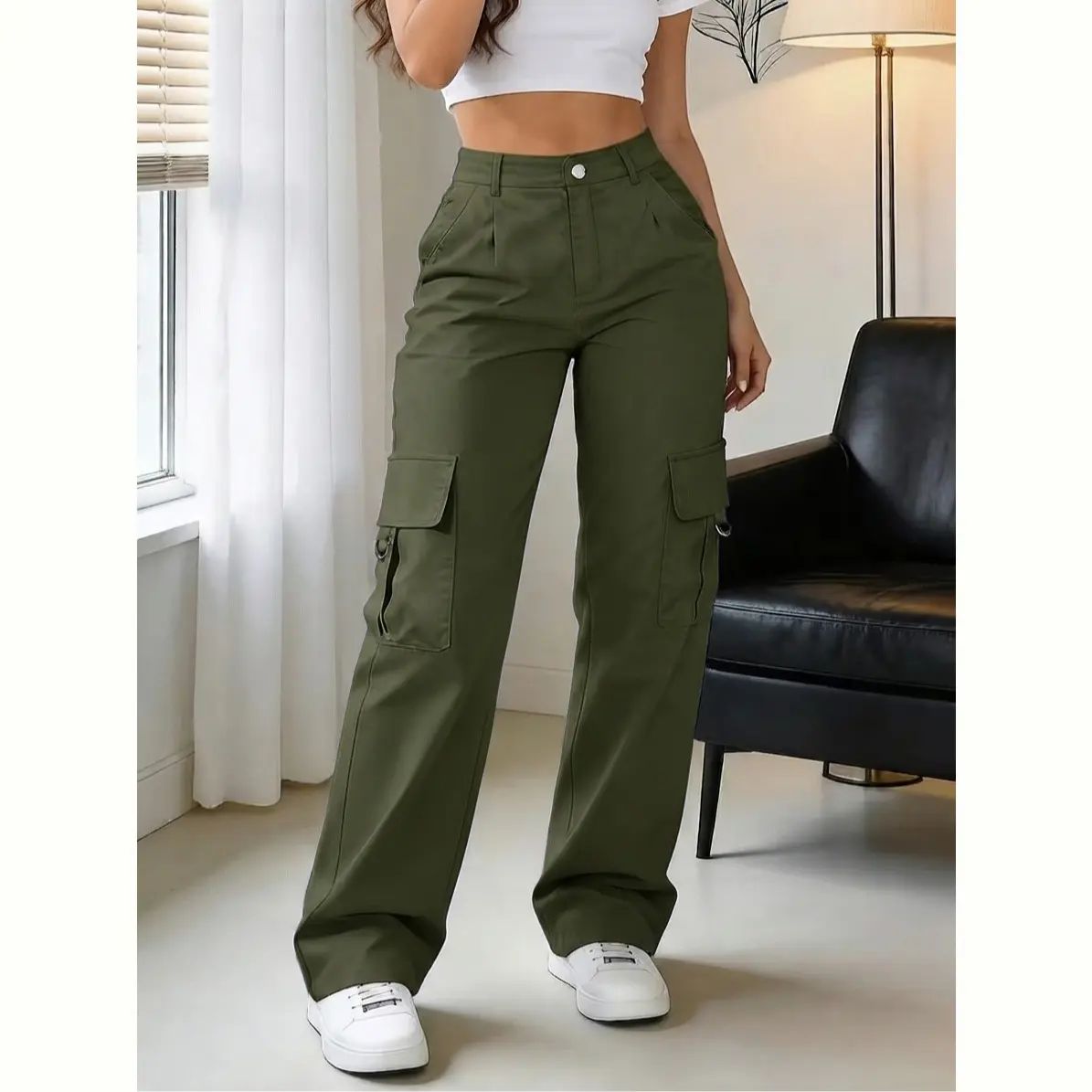 Women’s cargo pants with front button closure and pocket design