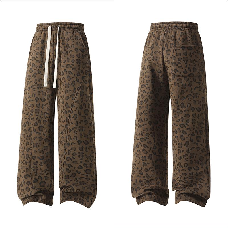 Men’s leopard-print casual trousers with side pockets, lightweight and breathable soft fabric, loose comfortable casual sweatpants, ideal for daily wear and all-year running Men’s leopard-print casual trousers with side pockets, lightweight and breathable soft fabric, loose comfortable casual sweatpants, ideal for daily wear and all-year running