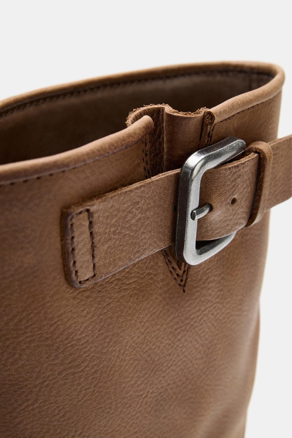 BOTTES EN CUIR À BOUCLE 