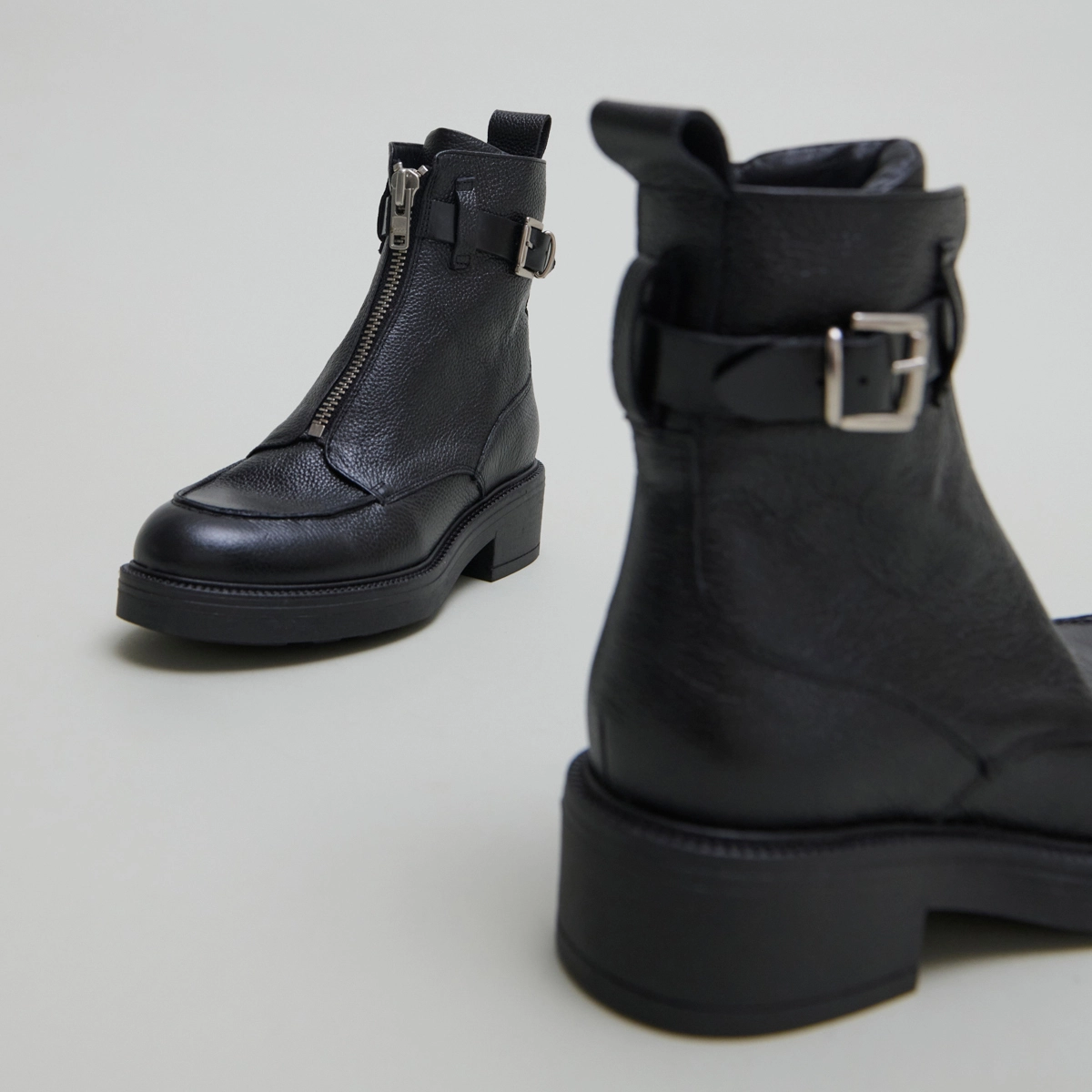 Bianca - Boots à fermetures éclairs en cuir grainé et cuir noirs 