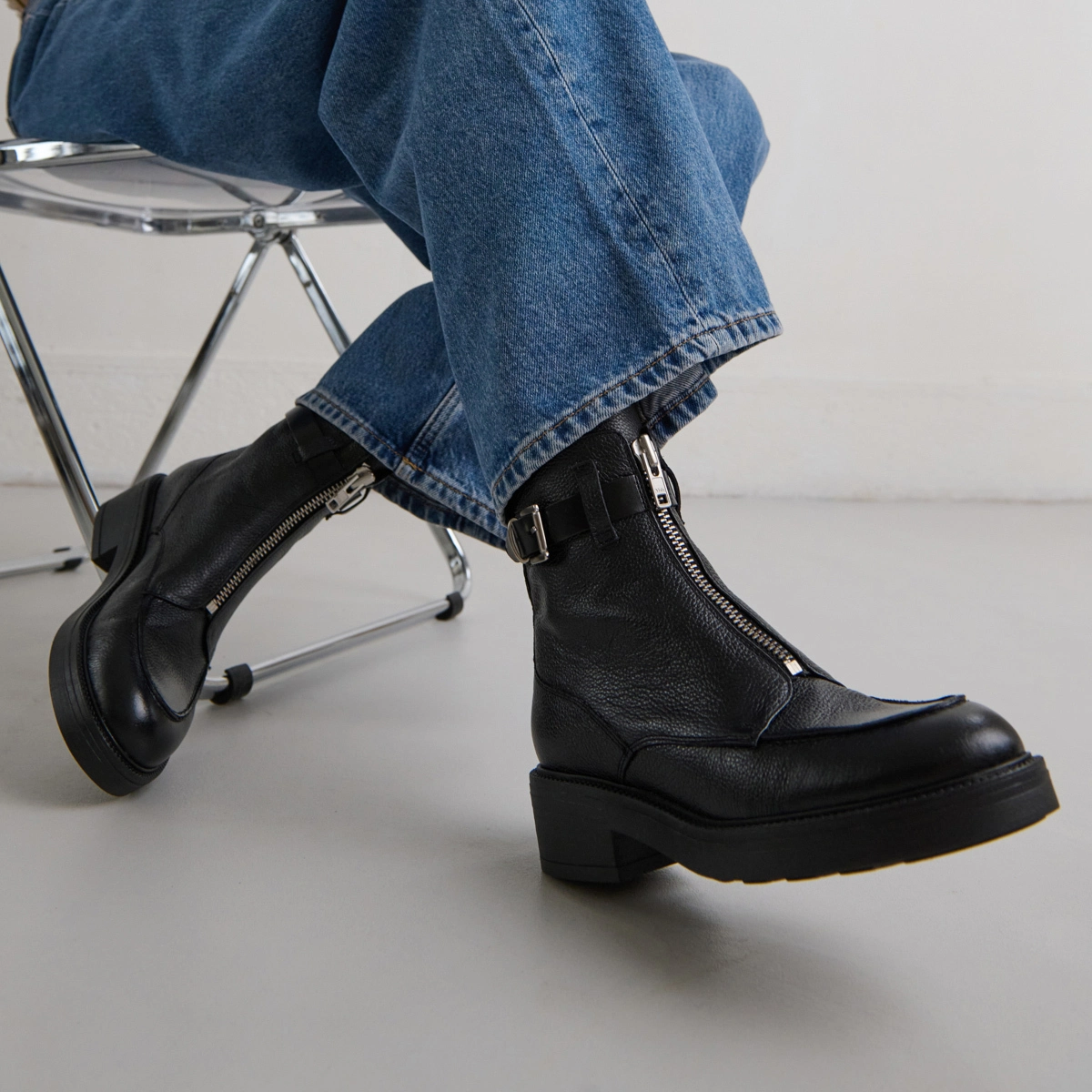Bianca - Boots à fermetures éclairs en cuir grainé et cuir noirs 