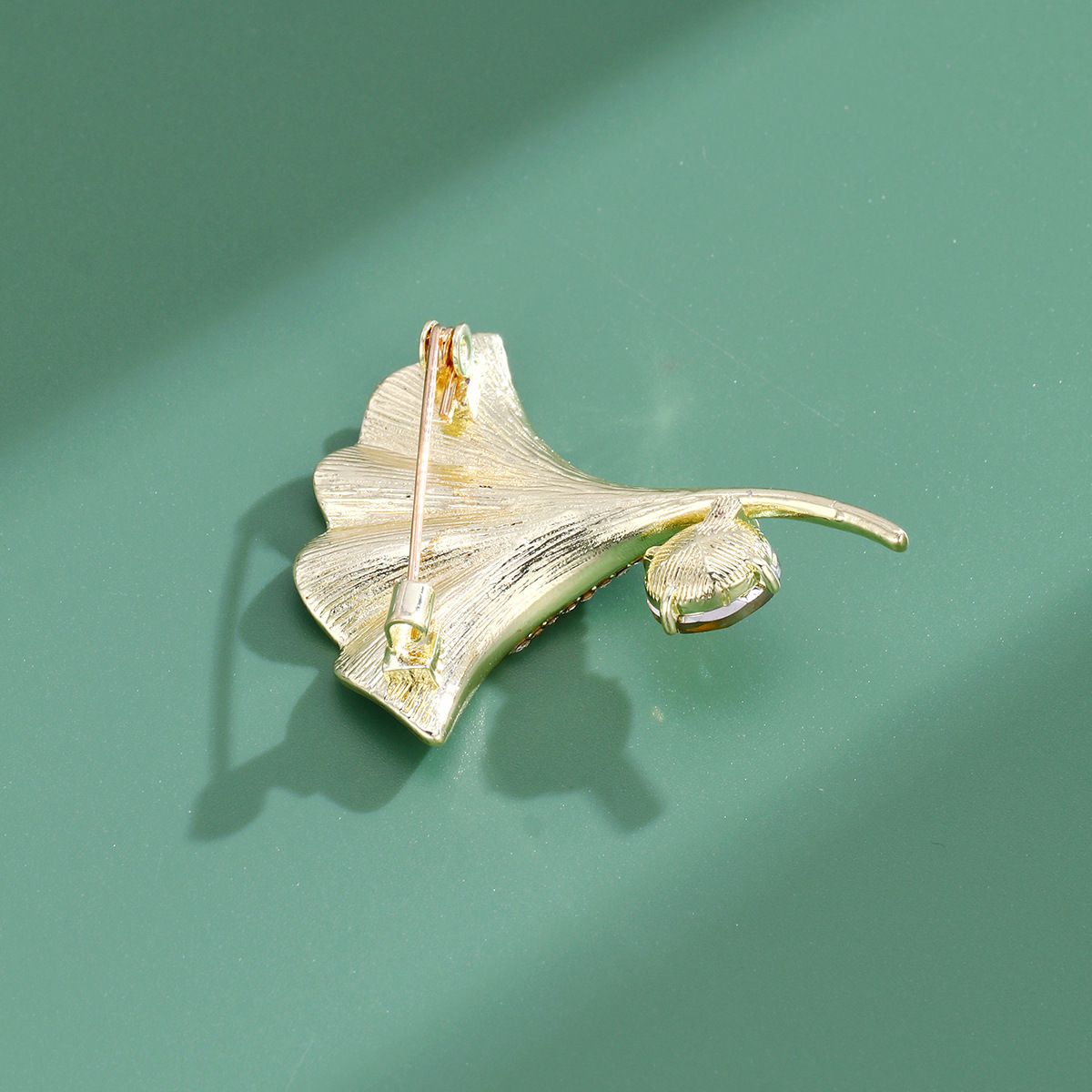 Wholesale Ginkgo Leaf Brooch, Enamel Leaf Lapel Pin with Rhinestone