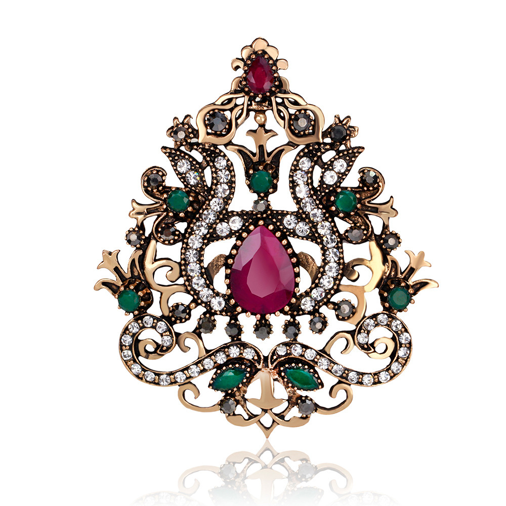 Courtly Brooches, Pins & Badges