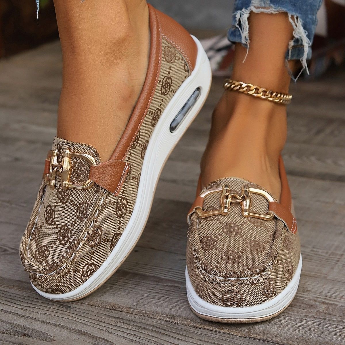 Women's Chain-Accent Strap Casual Walking Flats