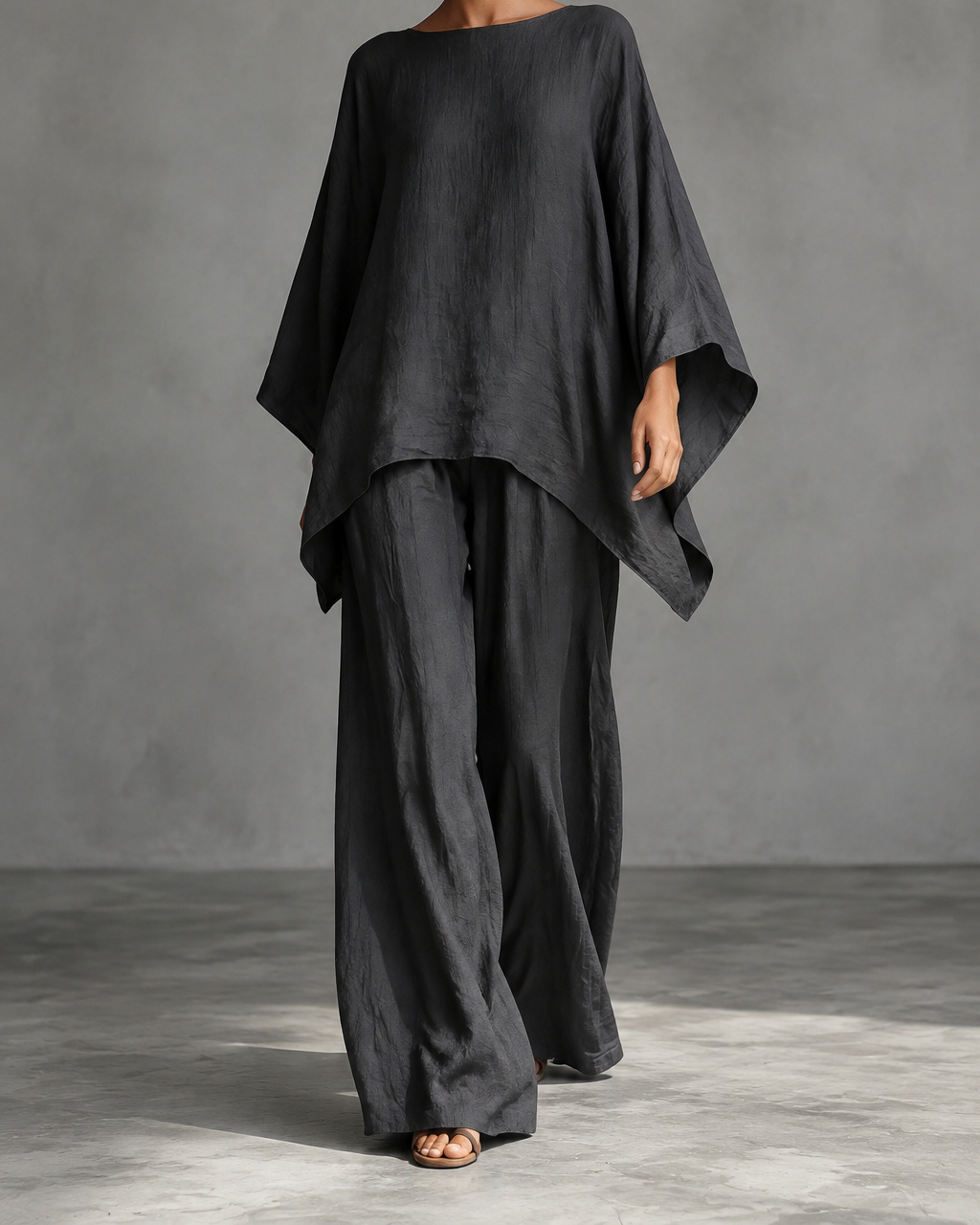 Charcoal Serena two-piece set on a model