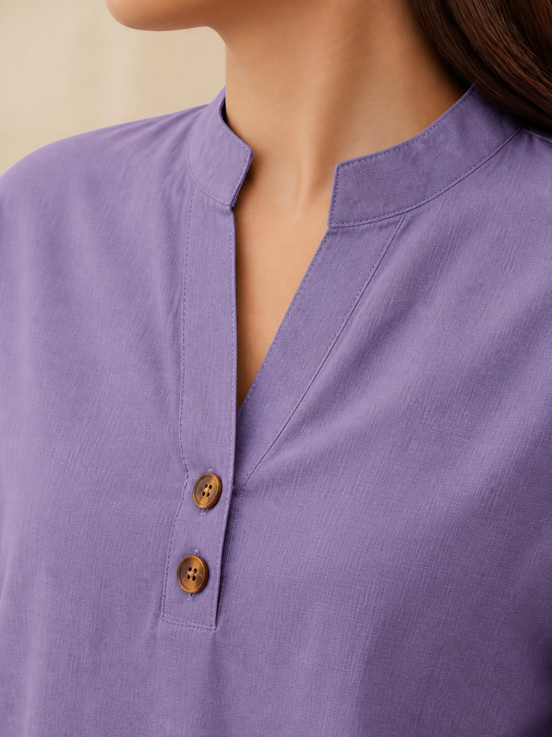 Split neckline and two tortoiseshell buttons detail
