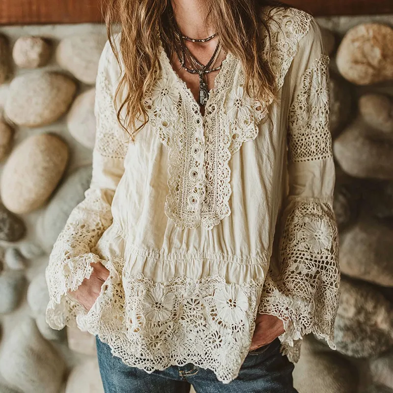 Women's Retro Froal With Lace Embroidery Art V-neck Shirt