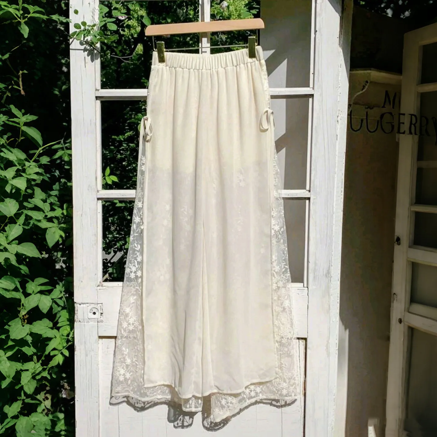 Women's Floral Lace Embroidery Art Pants