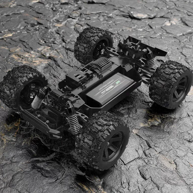 18208 1:18 High-Speed Rechargeable RC Off-Road Truck