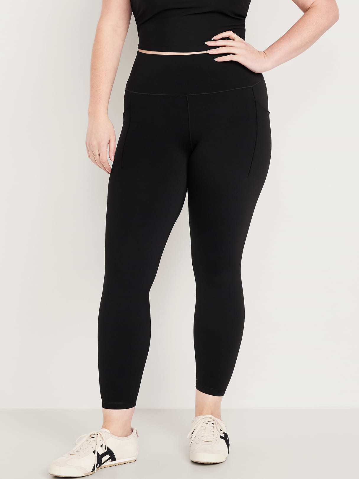 High-Waisted StudioSmooth 7/8 Pocket Leggings - Black Jack