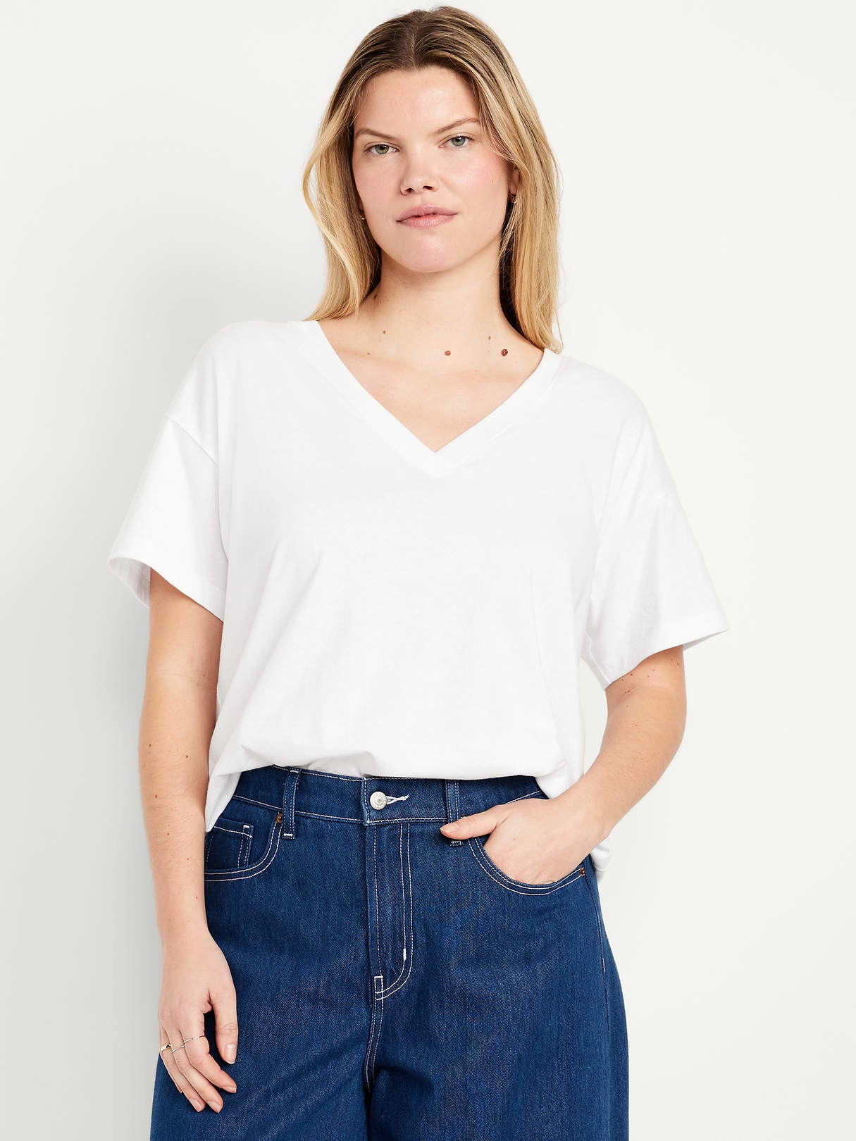 Vintage V-Neck T-Shirt - White Lilies