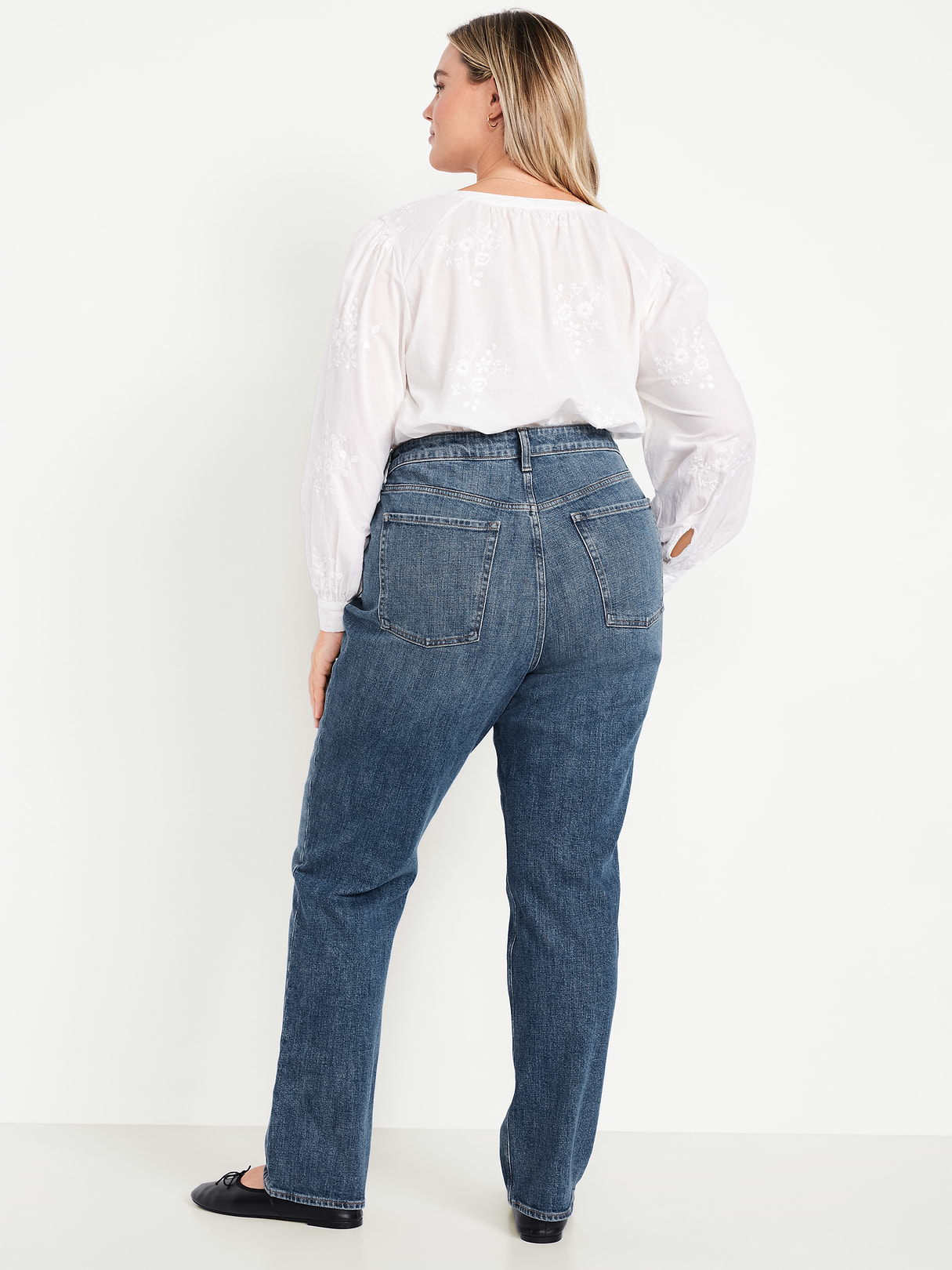 Extra High-Waisted Straight Jeans - Medium Wash