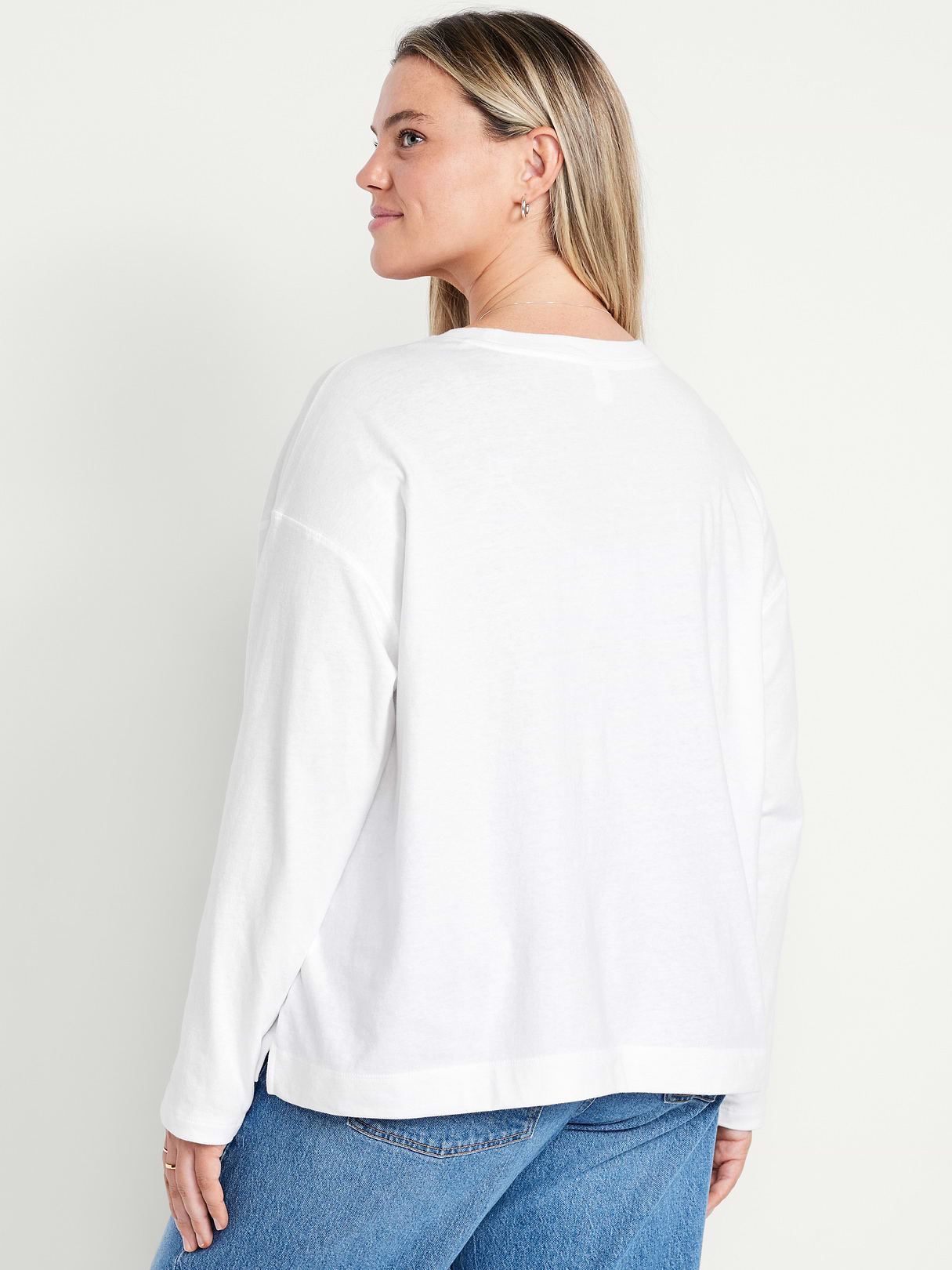 Vintage Crew-Neck Long-Sleeve T-Shirt - White Lilies