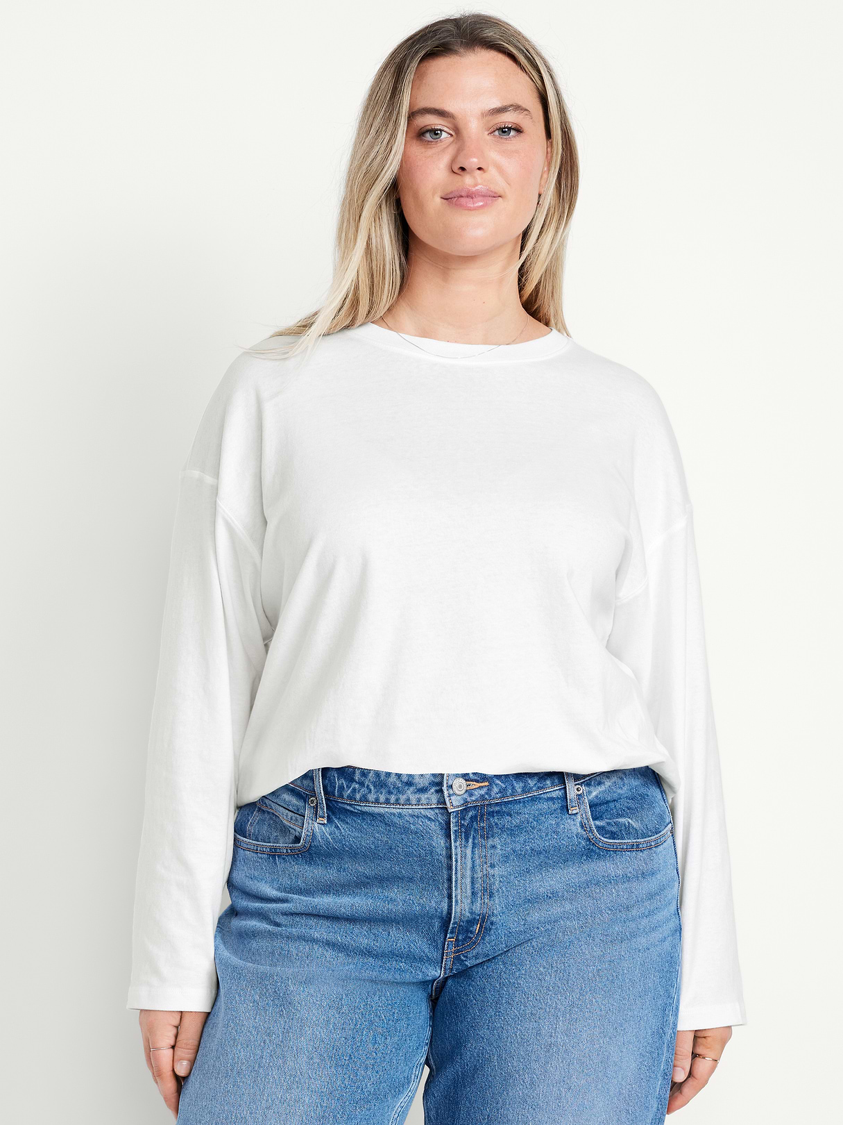 Vintage Crew-Neck Long-Sleeve T-Shirt - White Lilies