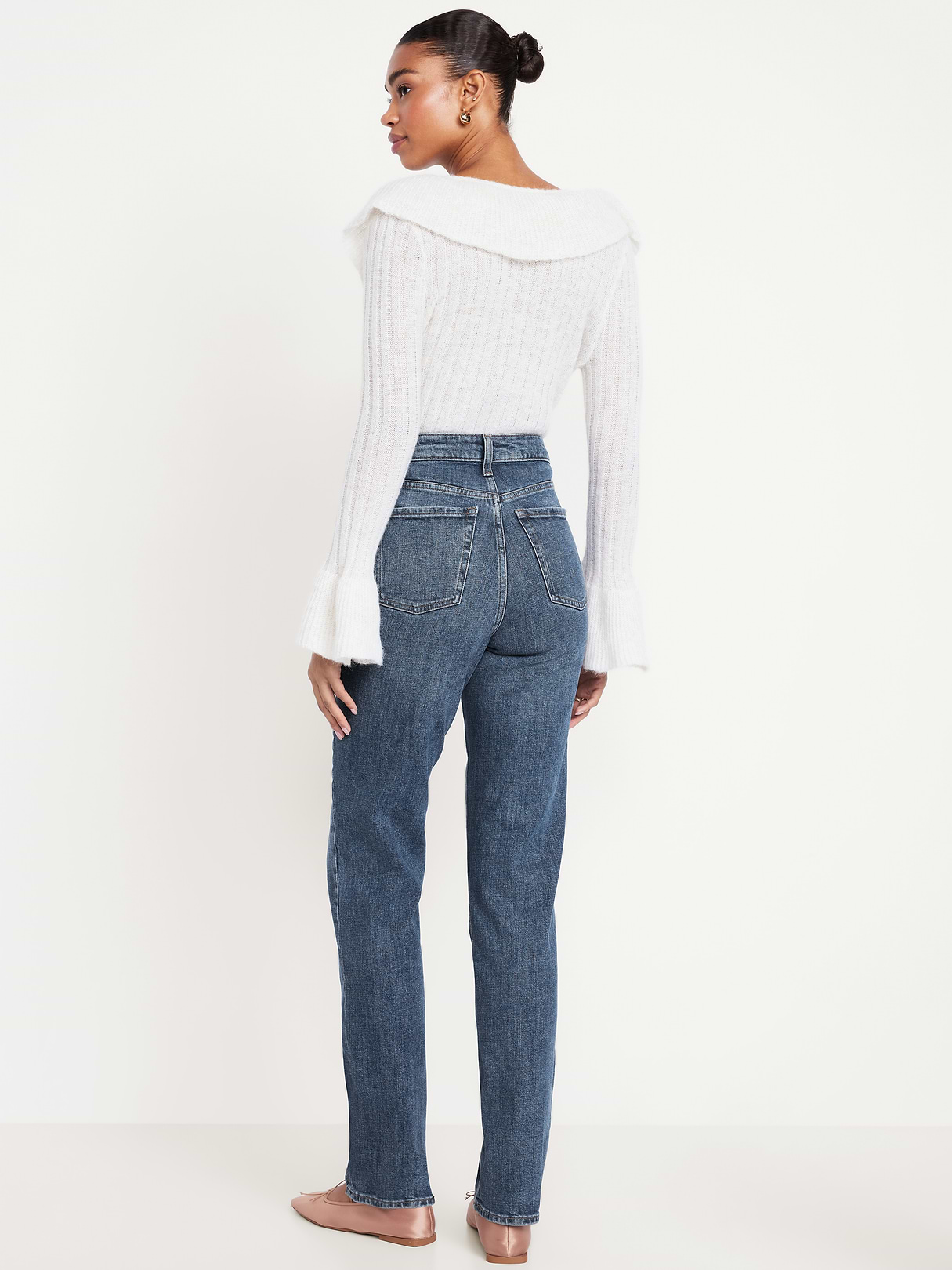 Extra High-Waisted Straight Jeans - Medium Wash