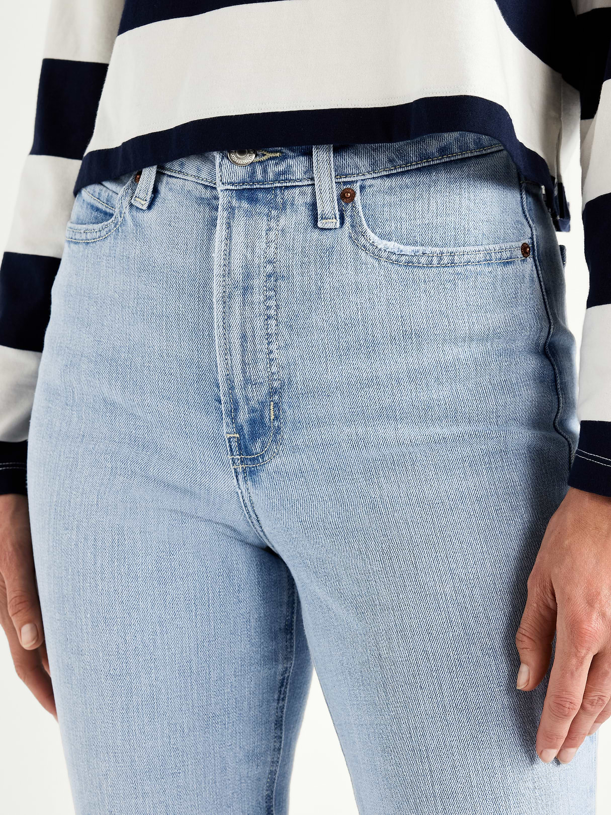 Extra High-Waisted Straight Jeans - Light Wash