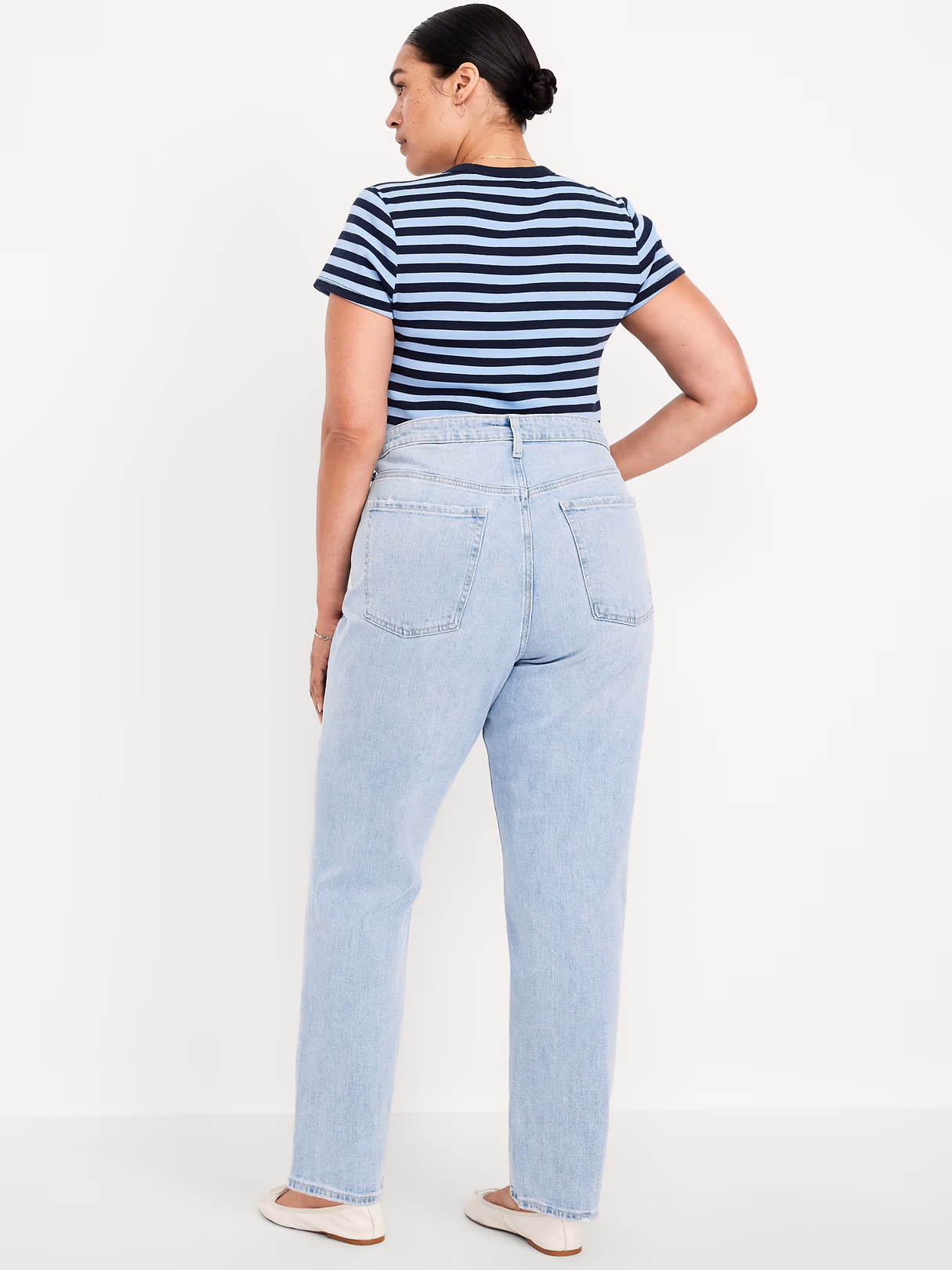 Extra High-Waisted Straight Jeans - Light Wash