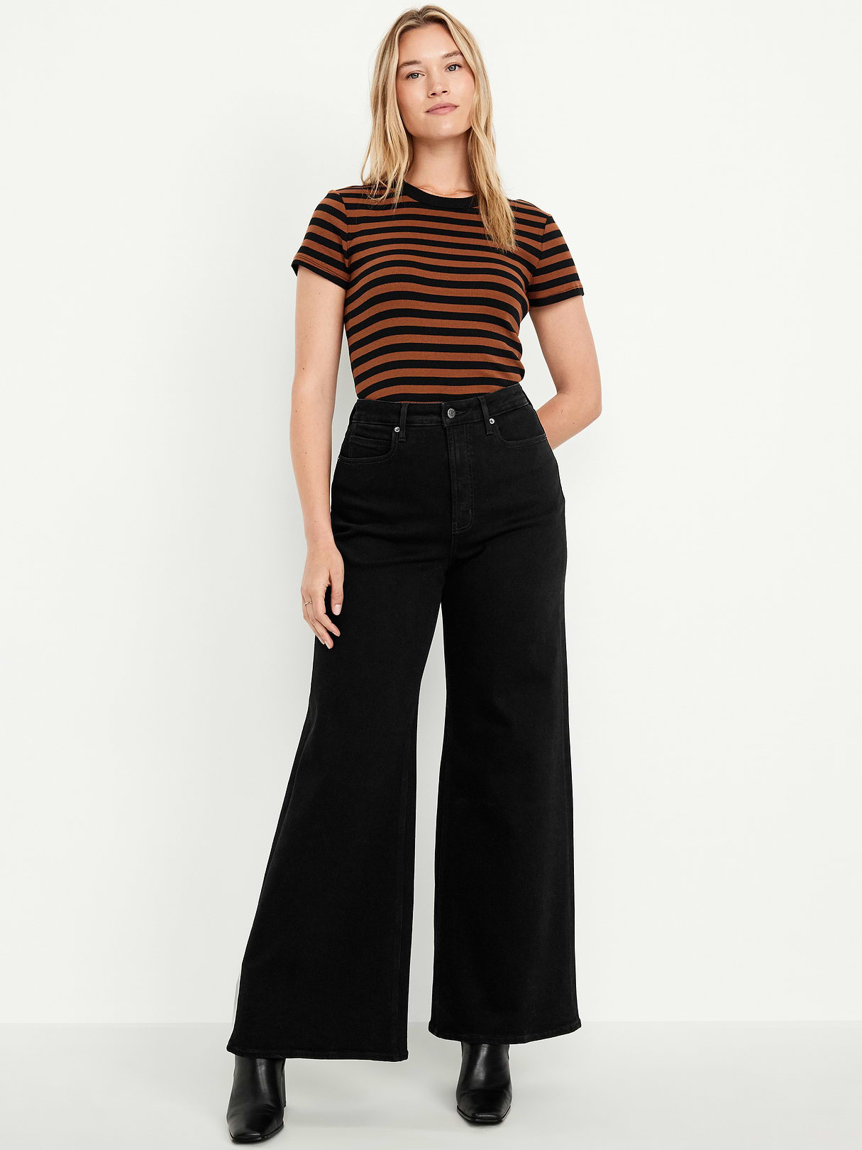 Extra High-Waisted Super Wide-Leg Jeans - Black