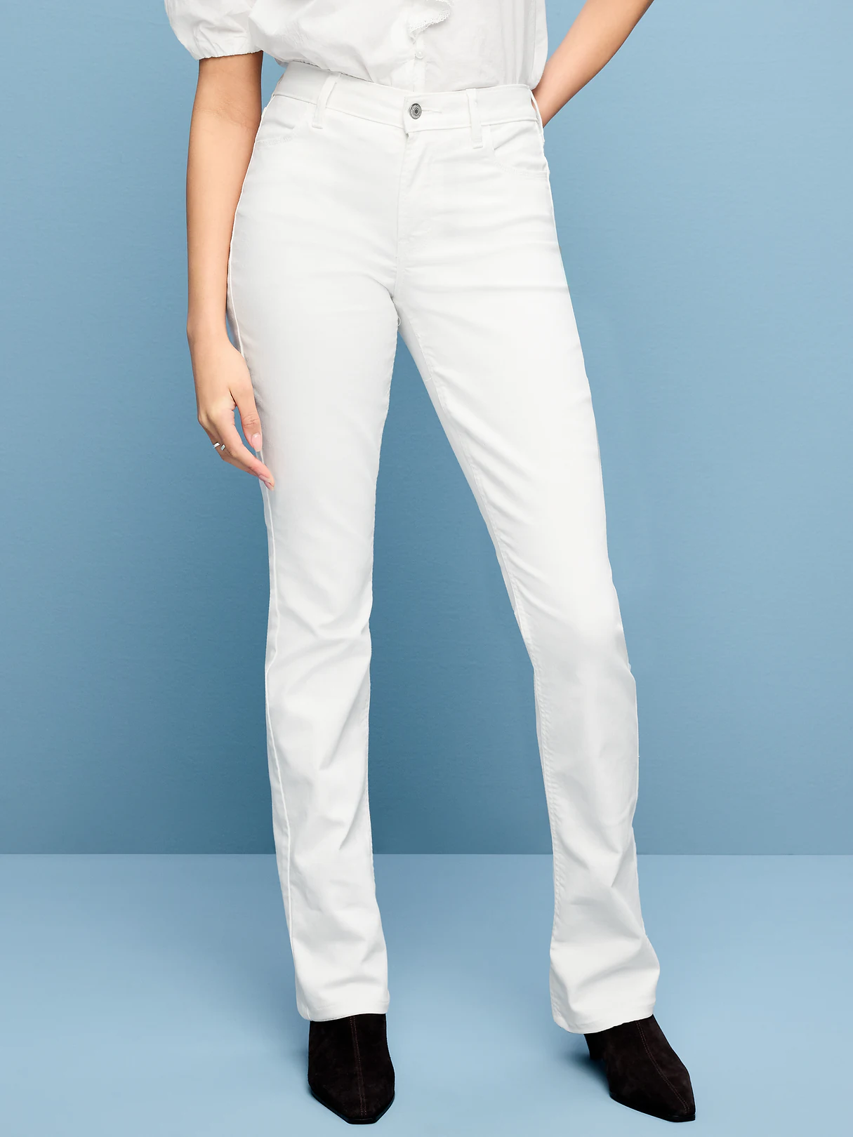 Mid-Rise Wow Boot-Cut Jeans - Calla Lily White