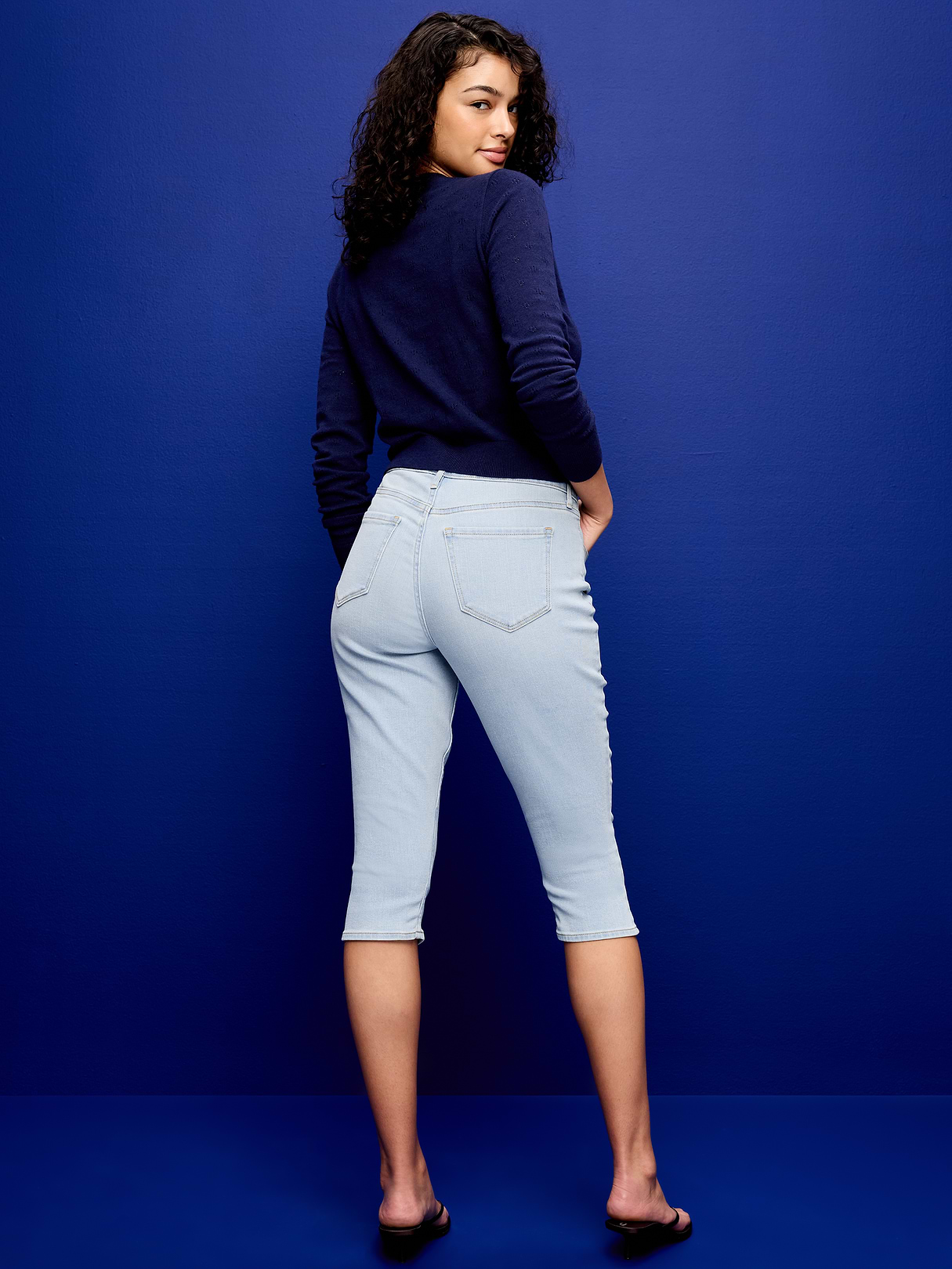 High-Waisted Wow Capri Jeans - Light Wash