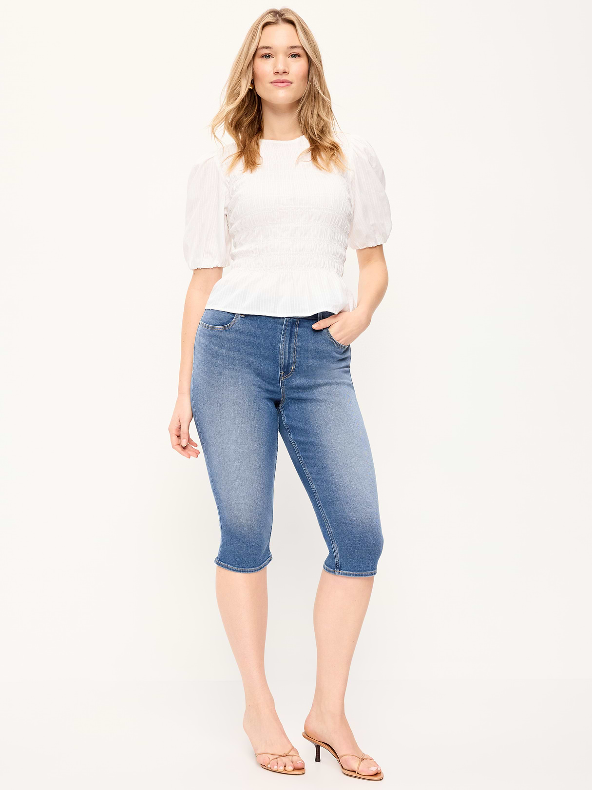 High-Waisted Wow Capri Jeans - Medium Blue Wash