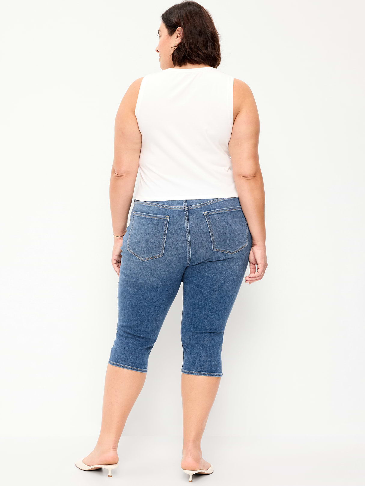 High-Waisted Wow Capri Jeans - Medium Blue Wash