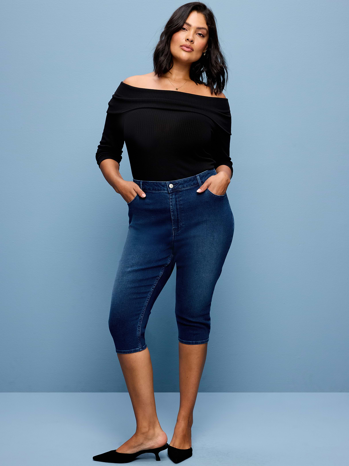 High-Waisted Wow Capri Jeans - Dark Wash